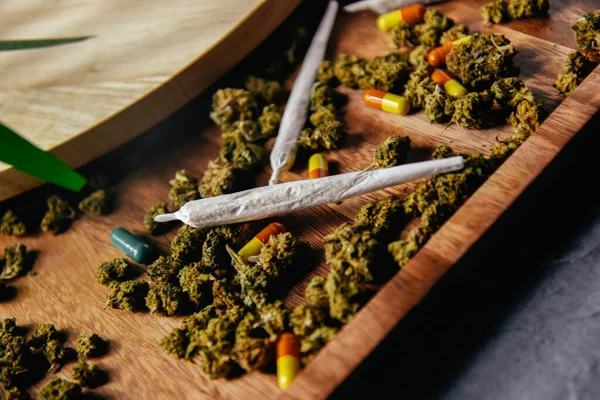 Marihuana Knospen Mit Drogen Medikamenten Und Behandlung Schönheit Und Gesundheit — Stockfoto