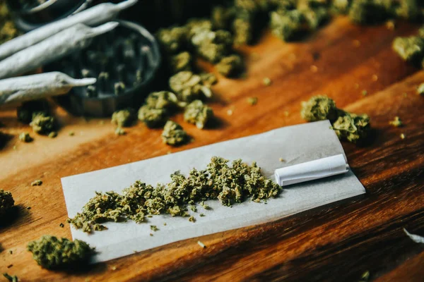 Des Bourgeons Marijuana Avec Drogue Cbd Thc Broyeur Drogues Articulations — Photo
