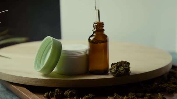 Skleněná Láhev Marihuanový Olej Kosmetika Pipetou Krém Kosmetika Léky Medicína — Stock video
