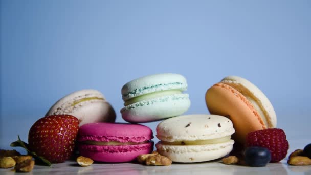 Colorful Macarons Small French Cakes Sweet Many Tasty Macarons Fresh — Stockvideo