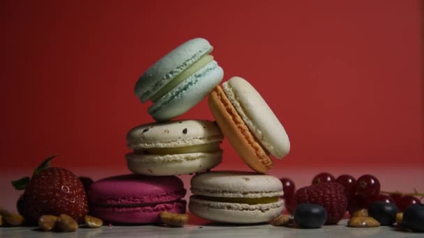 Des Macarons Colorés Petits Gâteaux Français Doux Nombreux Macarons Savoureux — Video