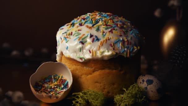 Homemade Easter Cake Colored Sprinkles Shell Quail Eggs Hay Restaurant — Videoclip de stoc