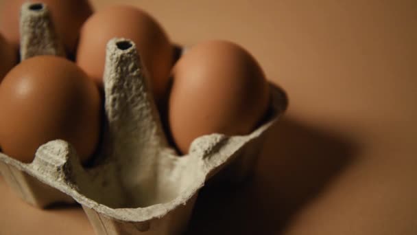 Paskah Akan Datang Tangan Perempuan Mengambil Telur Dari Nampan Dan — Stok Video