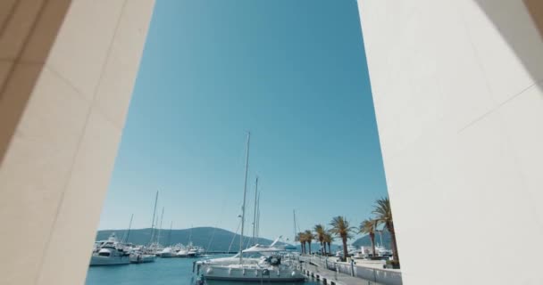 Серійний Стиль Фотознімки Санта Барбари Здалека Нагадують Яхти Через Білі — стокове відео