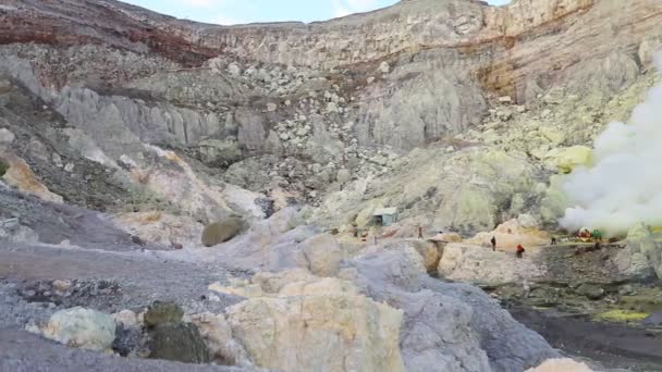 Panorama Van Zwavel Mijnwerkers Uit Oost Java Vulkaan Ijen — Stockvideo