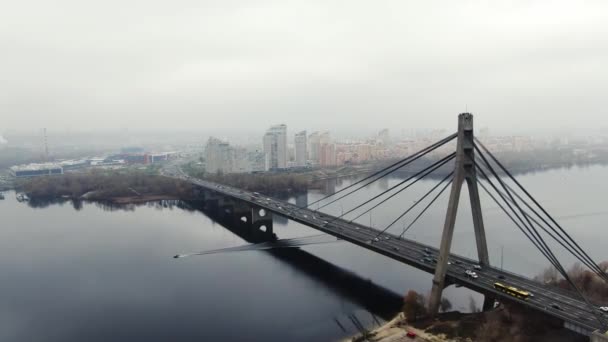Plano Aéreo Del Tráfico Coches Puente Hora Punta Kiev Con — Vídeos de Stock