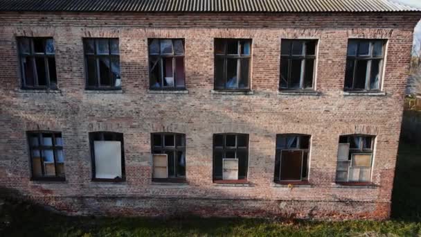 Flygfoto Den Förstörda Skolan Och Trasiga Fönster Riktigt Krig Ukraina — Stockvideo