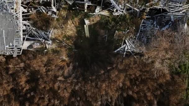 Horní Záběr Výbušný Kráter Nebo Explozní Jámu Zničenou Budovou — Stock video