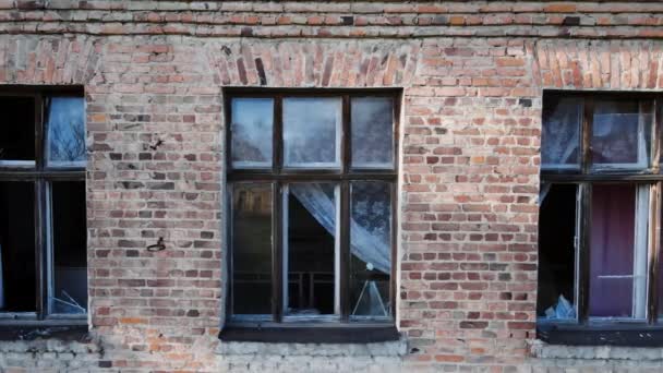 Zerstörte Schule Und Zerbrochene Fenster Gebäude Echter Krieg Der Ukraine — Stockvideo
