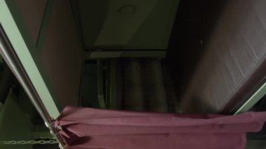 Savaş denizaltısı donanma gününde düşey bir denizaltı turu.
