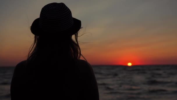 Einsames Mädchen Denkt Nach Scheidung Über Das Leben Nach Und — Stockvideo