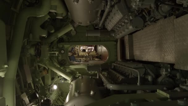 Tour Interior Submarino Velho Vertical Dia Marinha Submarina Combate — Vídeo de Stock