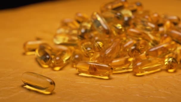 Omega Pilulky Rybího Oleje Pozadí Vitamin Přírodní Kapsle Textury Pozadí — Stock video