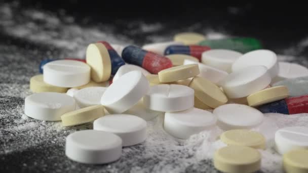 Orvosi Tabletták Forognak Lemezjátszón — Stock videók