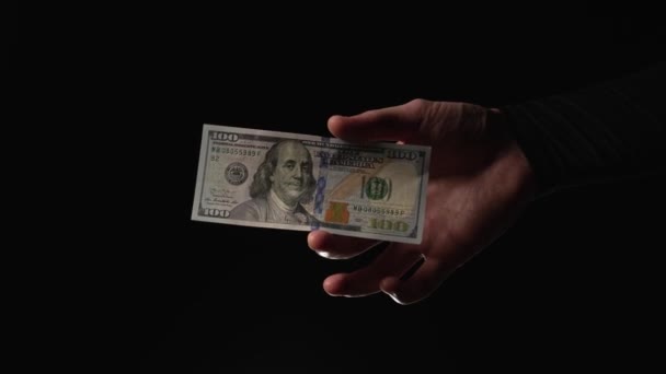 Ujjak Szépen Tartanak 100 Dollárt Kezükben Kamera Felé Fordulnak — Stock videók