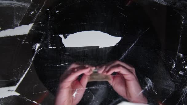Χέρι Κυλά 100 Δολάρια Κοκαΐνη Σνιφάρει Ένα Ποτήρι Τοξικομανία — Αρχείο Βίντεο