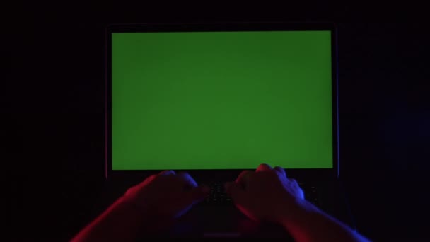 Pov Зелений Екран Ноутбук Подвійним Підсвічуванням Високоякісні Fullhd Кадри — стокове відео