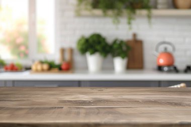 Ekran ürünleri için kopyalama alanı olan boş yemek masası. Yüksek kalite fotoğraf