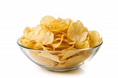 Beyaz arka planda izole edilmiş patates cipsleri. Yüksek kalite fotoğraf