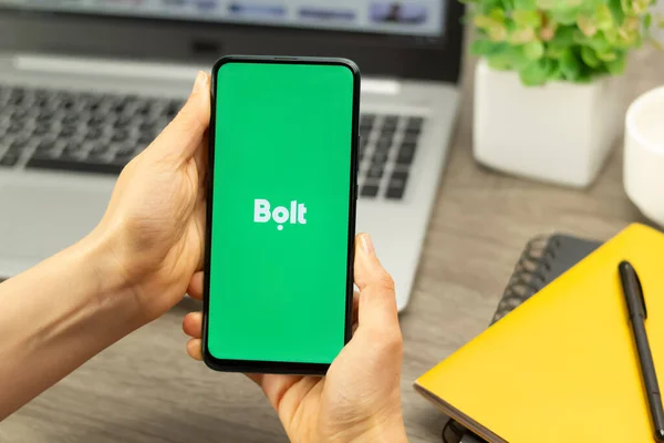Kiev Oekraïne Oktober 2022 Bolt Logo Smartphone Scherm Mobiele Applicatie Stockafbeelding