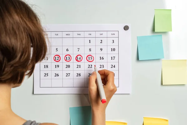 Concept Menstrual Cycle Ovulation Period Woman Marks Days Calendar — Stock Photo, Image