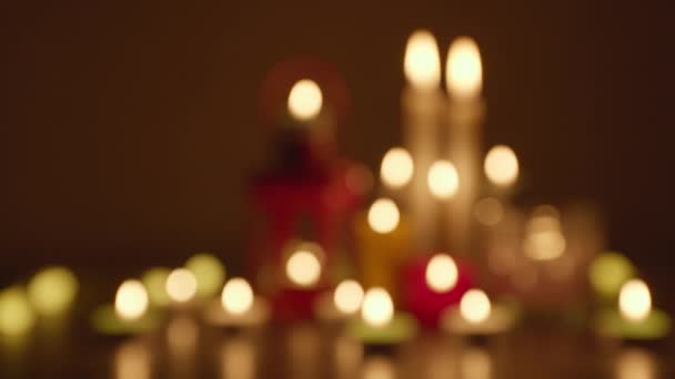 Κάψιμο Κεριών Στο Σκοτάδι Ρομαντικό Βράδυ Έννοια — Αρχείο Βίντεο