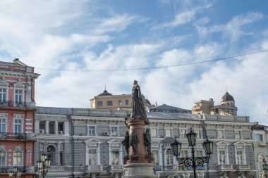 Odesa, Ukrayna, 12-23-2019: Odesa 'nın kurucularının anıtı, Rusya İmparatoriçesi Büyük Catherine ve yoldaşlarının anıtı.