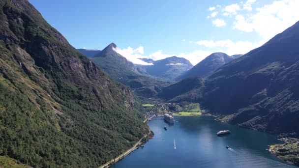挪威的性质 最美丽的风景难忘的旅行 雄伟的峡湾被无人机射中空中景观 — 图库视频影像