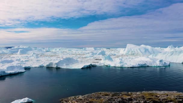 Arctic Landscape Icebergs Melt Turquoise Ocean Bay Huge Ice Glacier — Stock Video