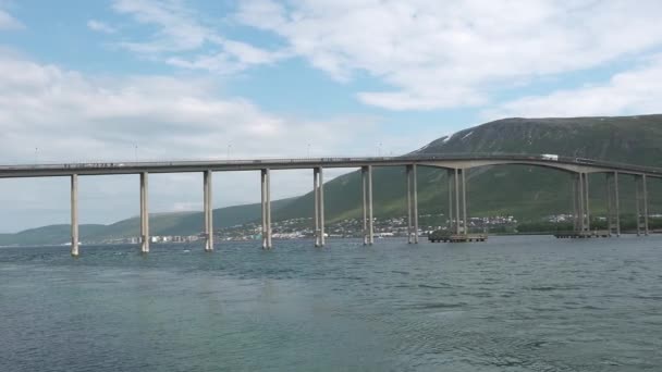 Panoramisch Uitzicht Moderne Noordse Brug Vanaf Haven Enorme Brug Fjord — Stockvideo