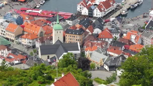ノルウェーのベルゲン 2023年6月30日 ベルゲン市のハンザニア遺産木造建物がユネスコの世界遺産リストに含まれています ベルゲンはノルウェーで2番目に大きな都市です — ストック動画