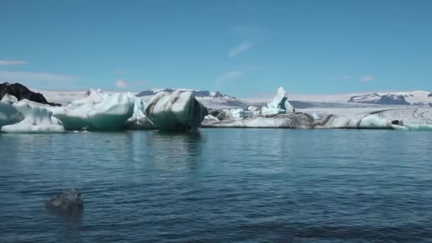 Opwarming Van Aarde Klimaatverandering Smeltende Gletsjer Ijsland Ijsbergen Smelten Bij — Stockvideo
