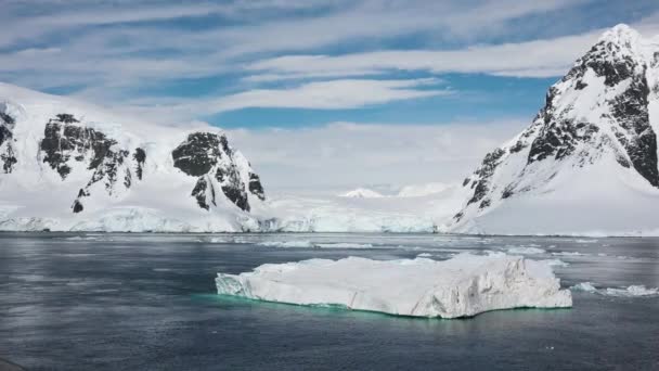 Antarctica Icebergs Global Warming Climate Change Beautiful Nature Landscape Snowy — Stock Video