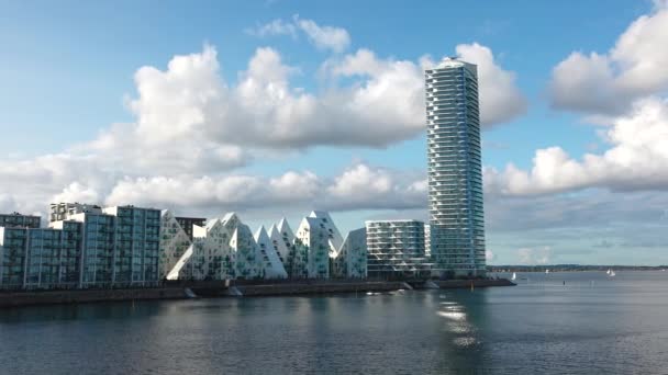 Aarhus Denmark September 2023 Bangunan Penghunian Modern Tepi Laut Arsitektur — Stok Video