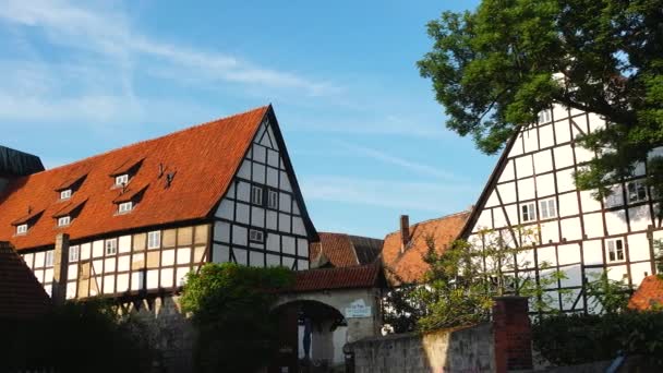 Quedlinburg Germany August 2023 Γερμανική Παραδοσιακή Αρχιτεκτονική Σπίτια Μισό Ξύλο — Αρχείο Βίντεο