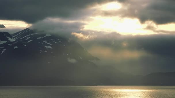 Prachtige Zonsondergang Uitzicht Vanaf Een Cruiseschip Verbazingwekkende Wolken Zonsondergang Hemel — Stockvideo