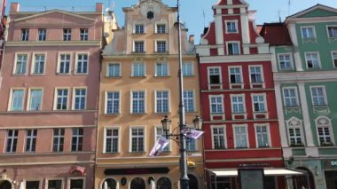 WROClaw, POLAND 21 Ağustos 2023. Eski kasaba. Polonya. Kilise, mimarlık. Wroclaw 'daki tarihi pazar meydanının manzarası. Turistik işaretler. Polonya kenti Wroclaw