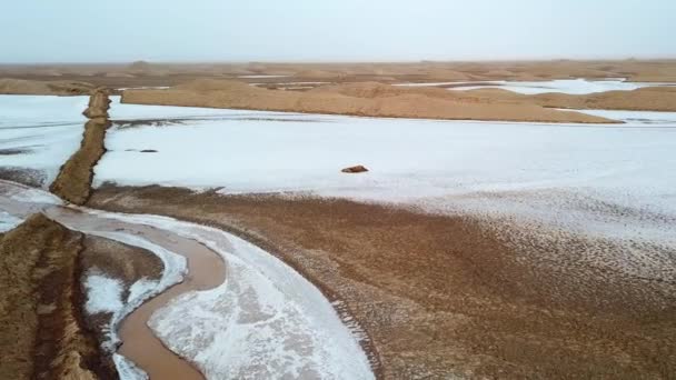 美しい自然 デザート 空からの眺め 美しい砂漠の風景 エコロジカル環境 干ばつした 水に関する問題 地球温暖化 ロッキー ルート砂漠の劇的な地質学的不思議 — ストック動画