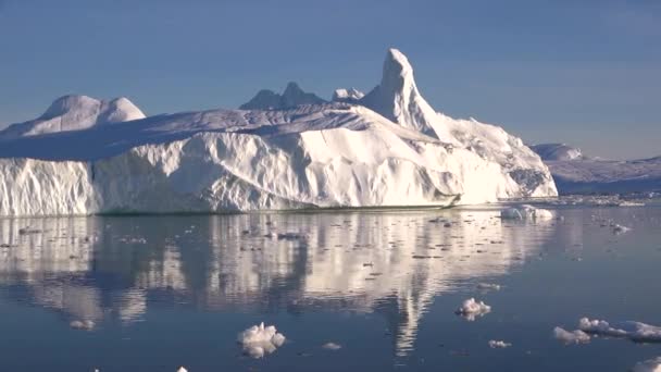 Iceberg Nell Oceano Paesaggio Antartico Meraviglie Della Natura Riscaldamento Globale — Video Stock