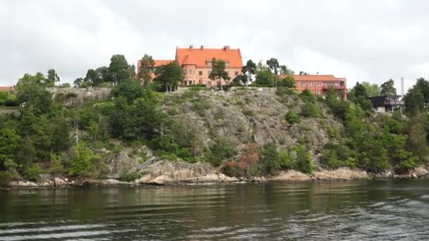 Suécia Navegue Pelo Arquipélago Estocolmo Incrível Casa Sueca Rocky Island — Vídeo de Stock