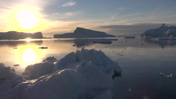 Ijsbergen Wonderen Van Natuur Giant Drijvende Ijsberg Van Smeltende Gletsjer — Stockvideo