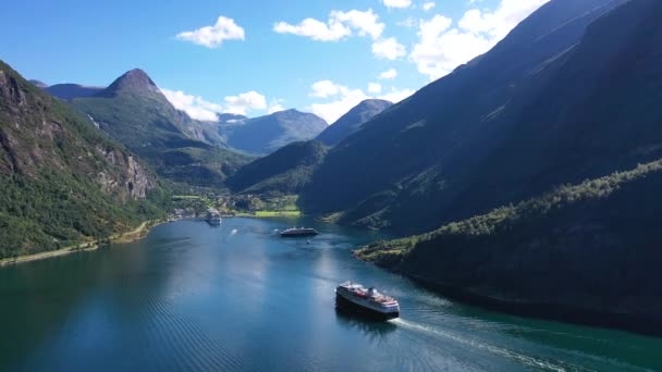 美丽的大自然挪威的峡湾挪威峡湾的无人驾驶飞机镜头 — 图库视频影像