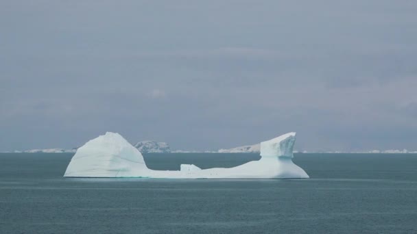 Природа Ісберги Арктичний Зимовий Пейзаж Проблемі Глобального Потепління Айсберг Тане — стокове відео