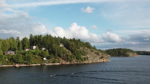 Chaty Břehu Malebného Fjordu Nádherná Příroda Malebná Vesnice Červenými Chalupami — Stock video