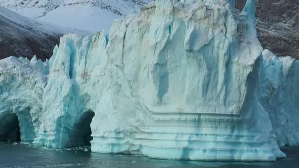 Айсберги Арктический Ледник Огромный Кусок Ледника Ледники Тают Северном Круге — стоковое видео