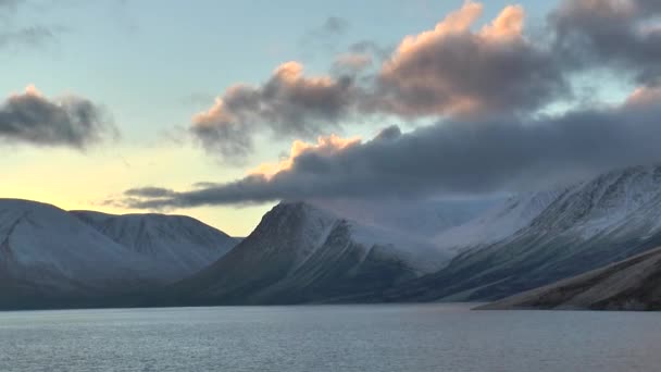 Hermoso Atardecer Cielo Dramático Paisaje Ártico Glaciar Ártico Región Polar — Vídeo de stock