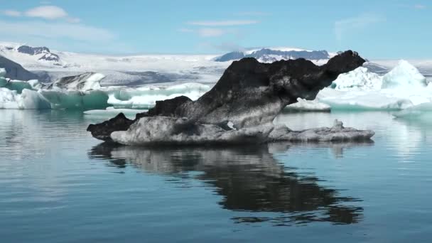 冰川和冰山 全球变暖 气候和天气变化 地球平均气温的上升正在导致冰川融化 并在北极和南极形成冰山 — 图库视频影像