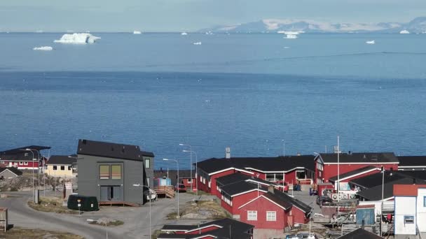 Ocean Góry Lodowe Osada Grenlandii Grenlandzka Arktyczna Wioska Ilulissat Kolorowe — Wideo stockowe