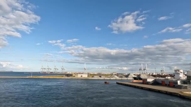Himmel Und Wolken Zeitraffer Seehafen Zeitraffer Aufnahme Des Hafenbereichs Mit — Stockvideo