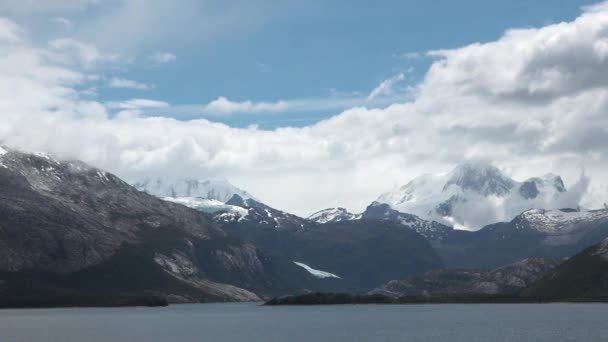 パタゴニア マゼランの海峡 南アメリカ 山も氷河も 氷河アベニューの氷河の風景 パタゴニアの船探検家 チリのフィヨルド — ストック動画